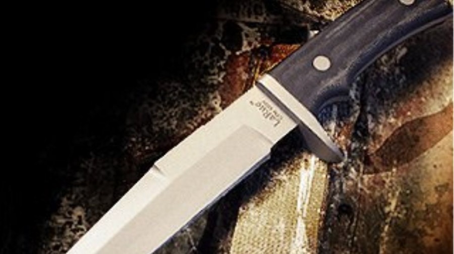 Από αλλοδαπό μαχαίρι