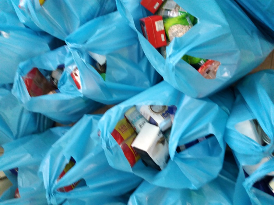 Διένειμε δέματα αγάπης σε 600 οικογένειες