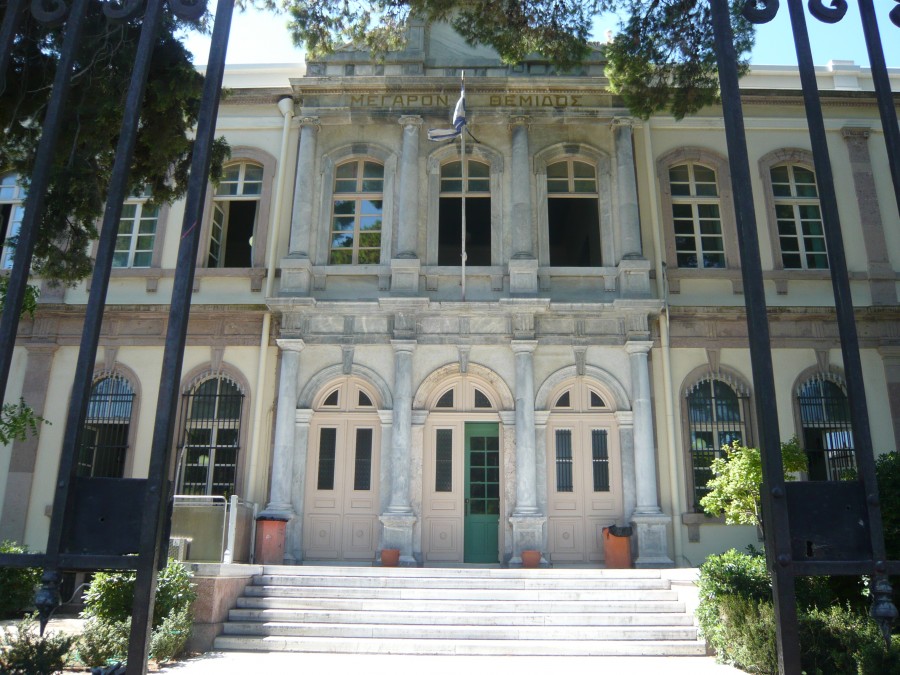 Συγκέντρωση Μοριανών έξω από το Δικαστικό Μέγαρο για συμπαράσταση 