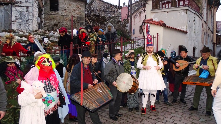 Λάτι να του τρίψουμι, του αντέτ' να ποίσουμι...