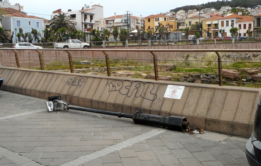 Στο ακρομώλιο στην Επ. Σκάλα