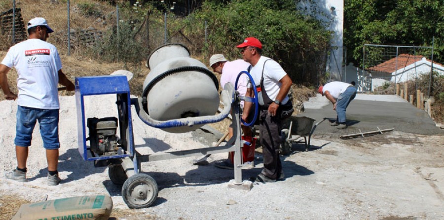 Εργασίες διαμόρφωσης και τσιμεντόστρωσης τμήματος πεζοδρομίου