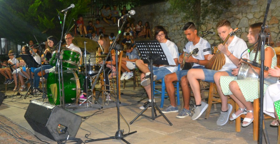 Ετήσια εκδήλωση των τμημάτων παραδοσιακής και λαϊκής μουσικής