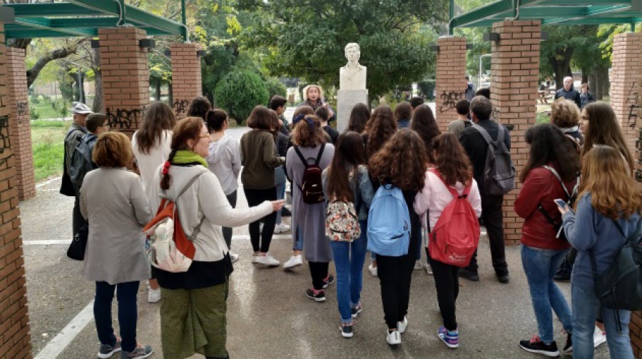 «Όταν μιλούν τ' αγάλματα»